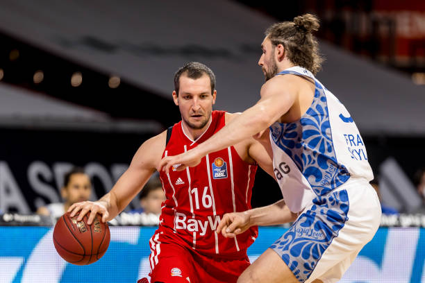 更显露出整 更显露出整