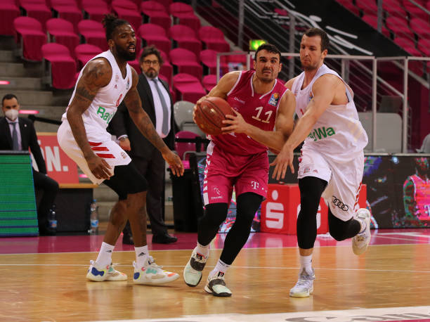 当裁判被球 当裁判被球