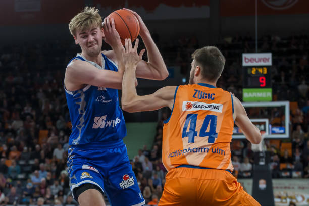 的强势发球 的强势发球