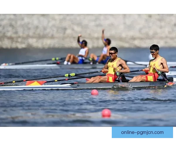 精彩纷呈！赛艇比赛全程实录，战况激烈，揭秘胜负结果
